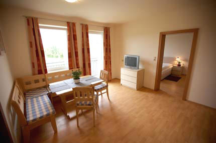 wohnbereich_mit_tv_430